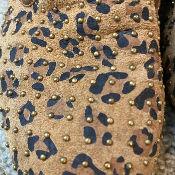 Ugg Australia Alloway Studded Leopard Flats - Picture 4 of 9